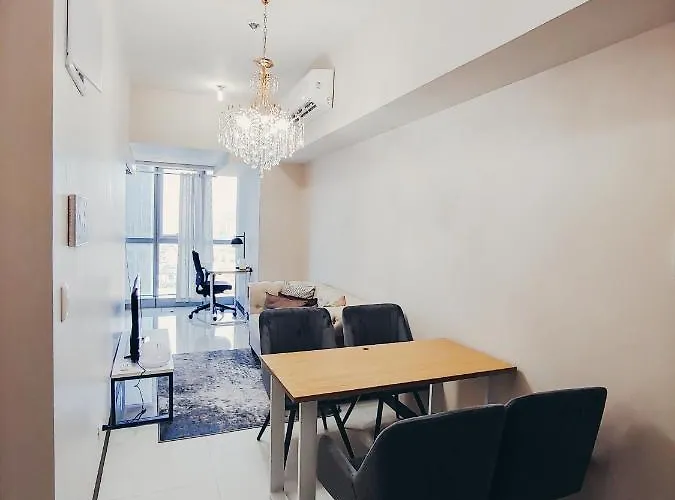 Perfect For Working, Quiet & Relaxing At Uptown Bgc Apartamento Manila